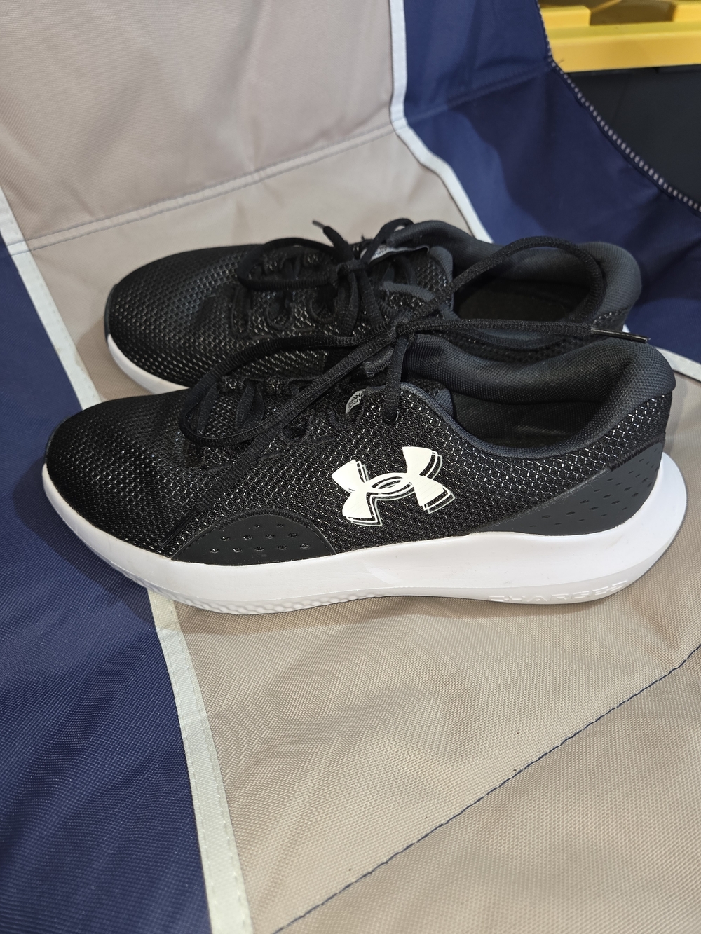 Under Armour Womans Sz.10  Black Sneakers with White Logo